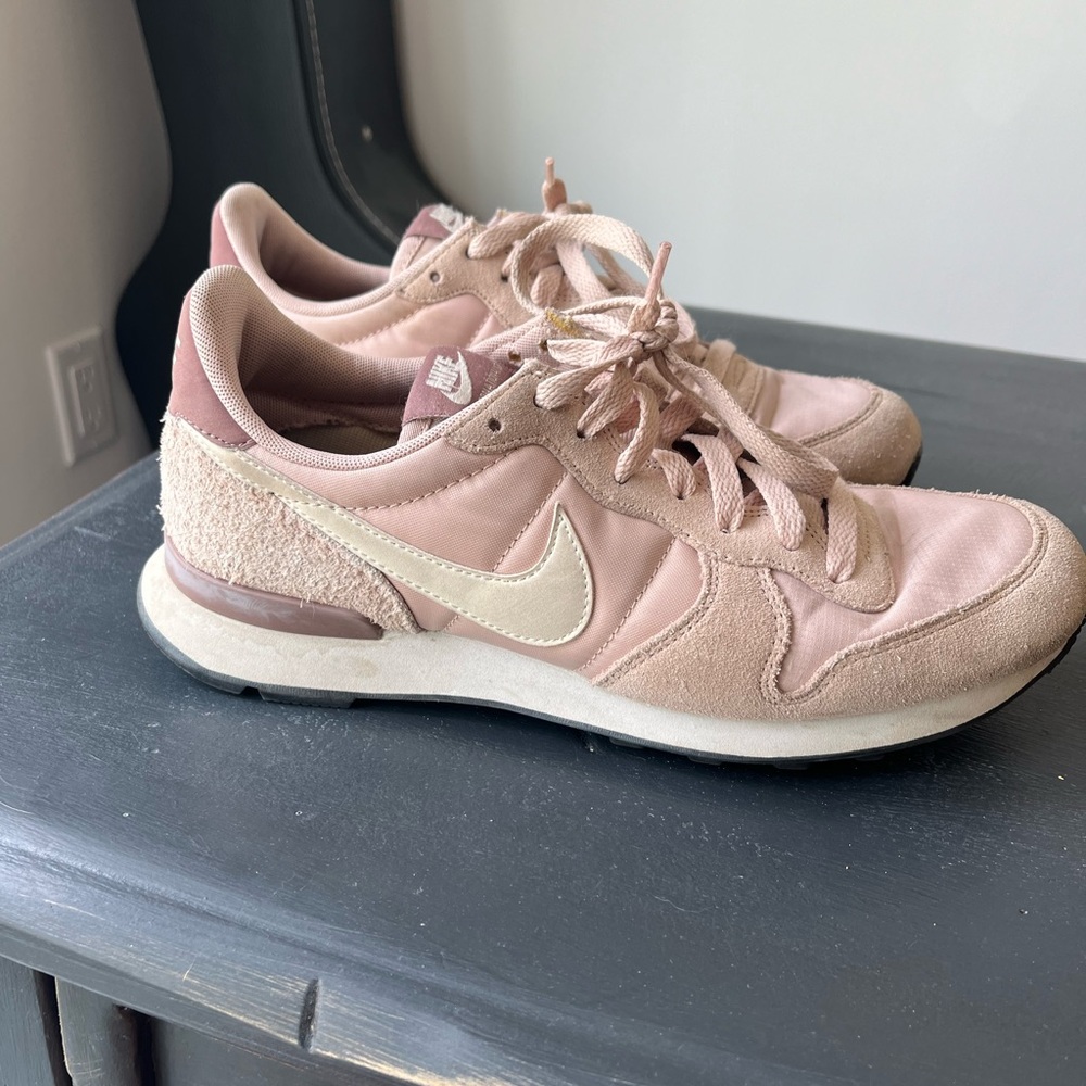 Nike Internationlist.  Size 8.5.  Madewell exclusive color- peony/rose/mauve.